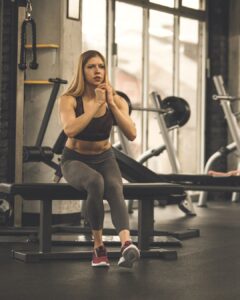 single leg squat exercise for knee injury prevention